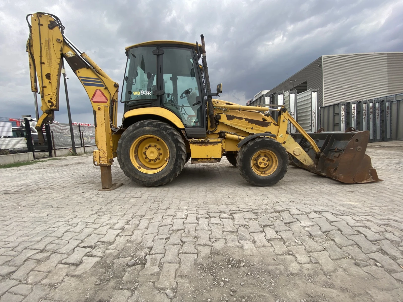 Багер Komatsu WB93B - изображение 5