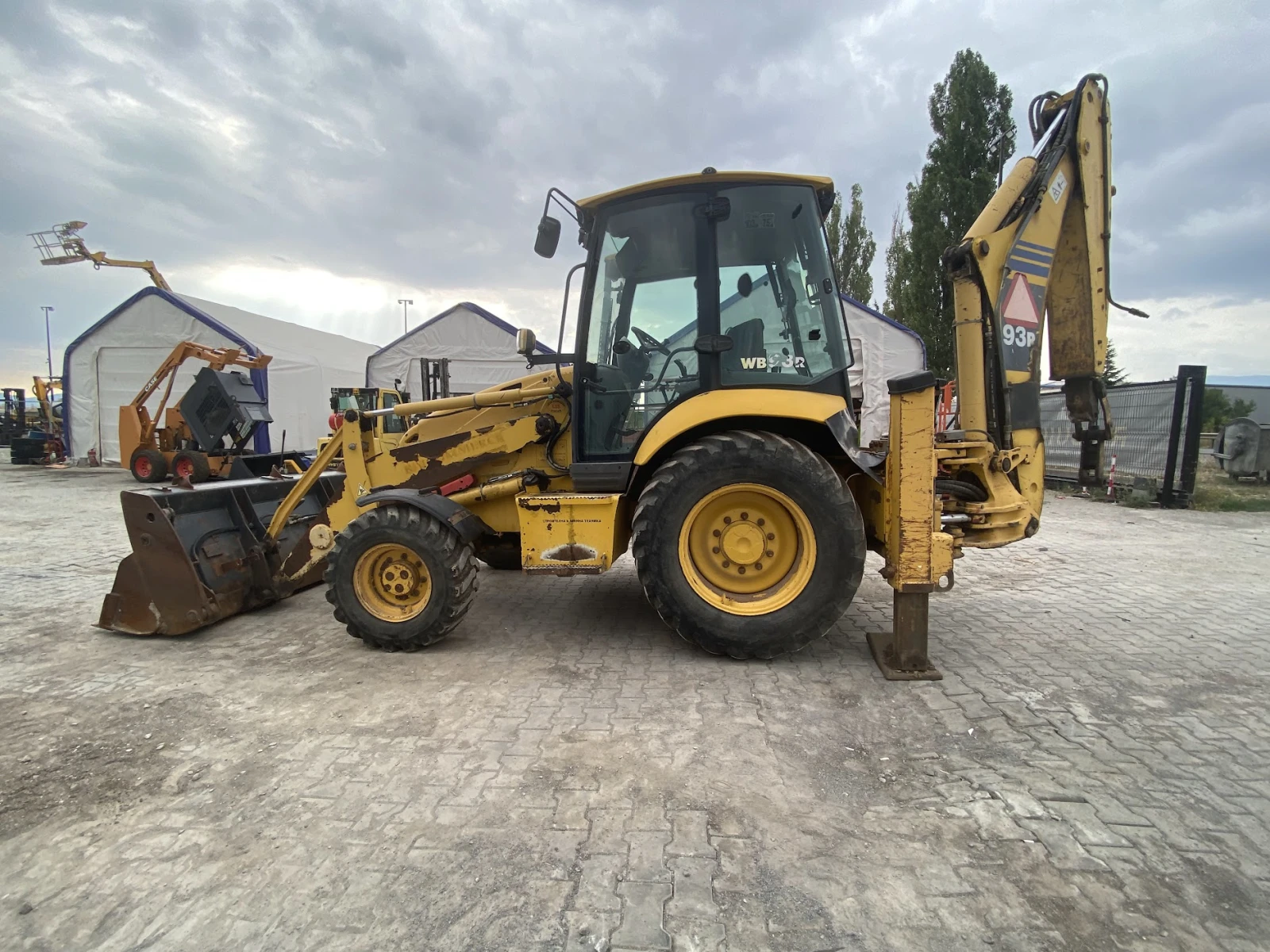 Багер Komatsu WB93B - изображение 9