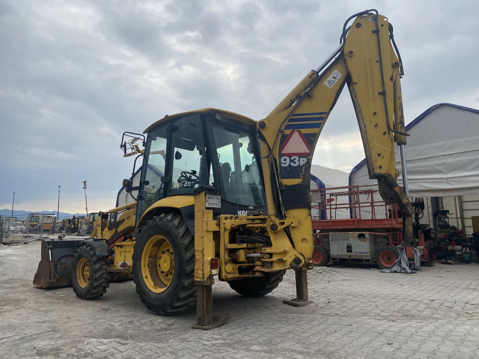 Багер Komatsu WB93B - изображение 8