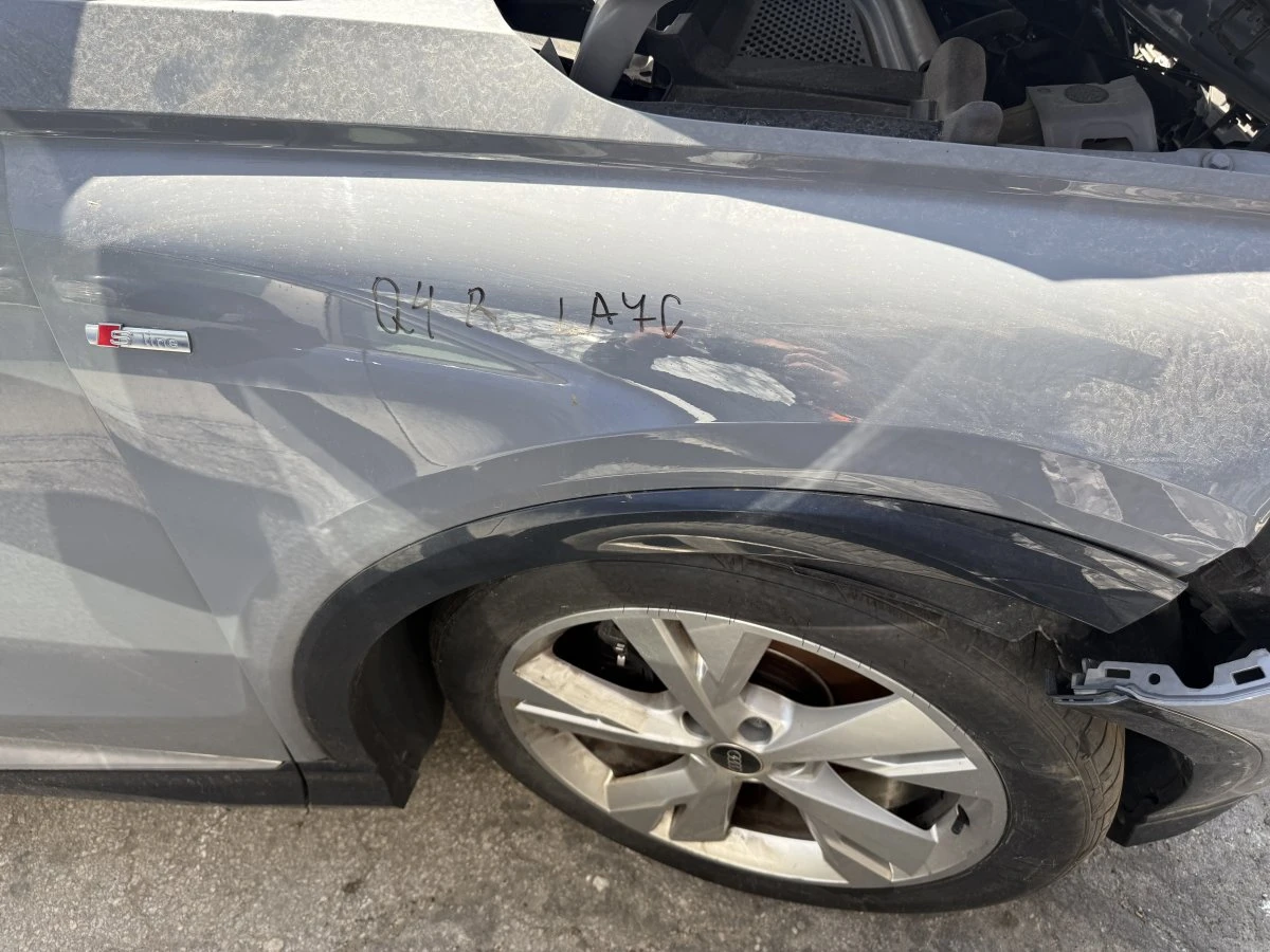 Преден десен калник за Audi Q4 e-tron 89A821106 LA7C