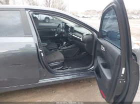 Kia Forte 2l Fe, снимка 5 - Автомобили и джипове - 53637129