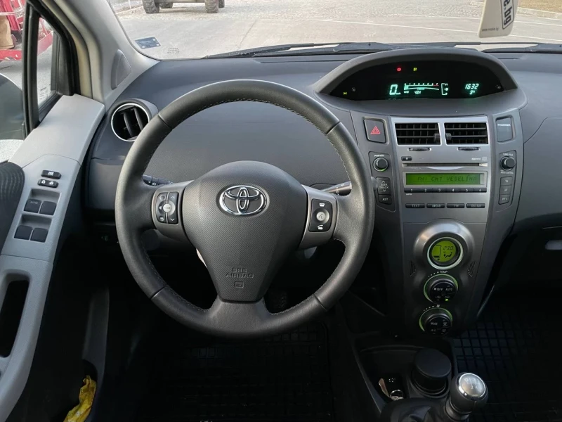 Toyota Yaris 1.33I, снимка 13 - Автомобили и джипове - 48285000