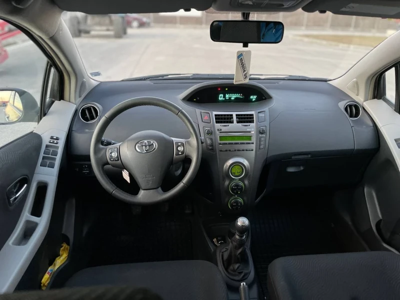 Toyota Yaris 1.33I, снимка 12 - Автомобили и джипове - 48285000