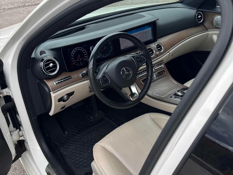 Mercedes-Benz E 300 4M* AMG-pk* HUD* Burmester* Wide* Distr* 360* Пано, снимка 6 - Автомобили и джипове - 52318031