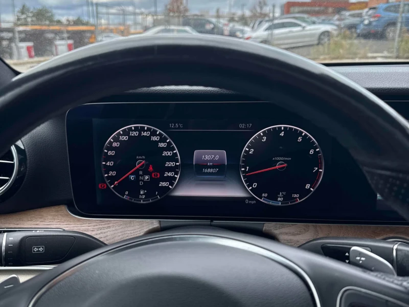 Mercedes-Benz E 300 4M* AMG-pk* HUD* Burmester* Wide* Distr* 360* Пано, снимка 7 - Автомобили и джипове - 52318031