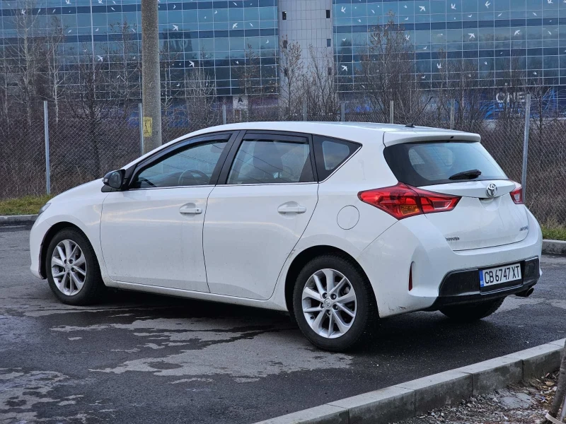 Toyota Auris, снимка 5 - Автомобили и джипове - 52895315