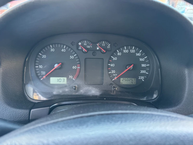 VW Golf IV (4), снимка 6 - Автомобили и джипове - 53146585