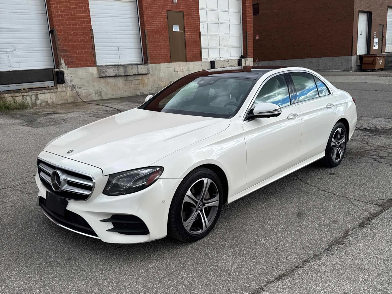 Mercedes-Benz E 300 4M* AMG-pk* HUD* Burmester* Wide* Distr* 360* Пано, снимка 1