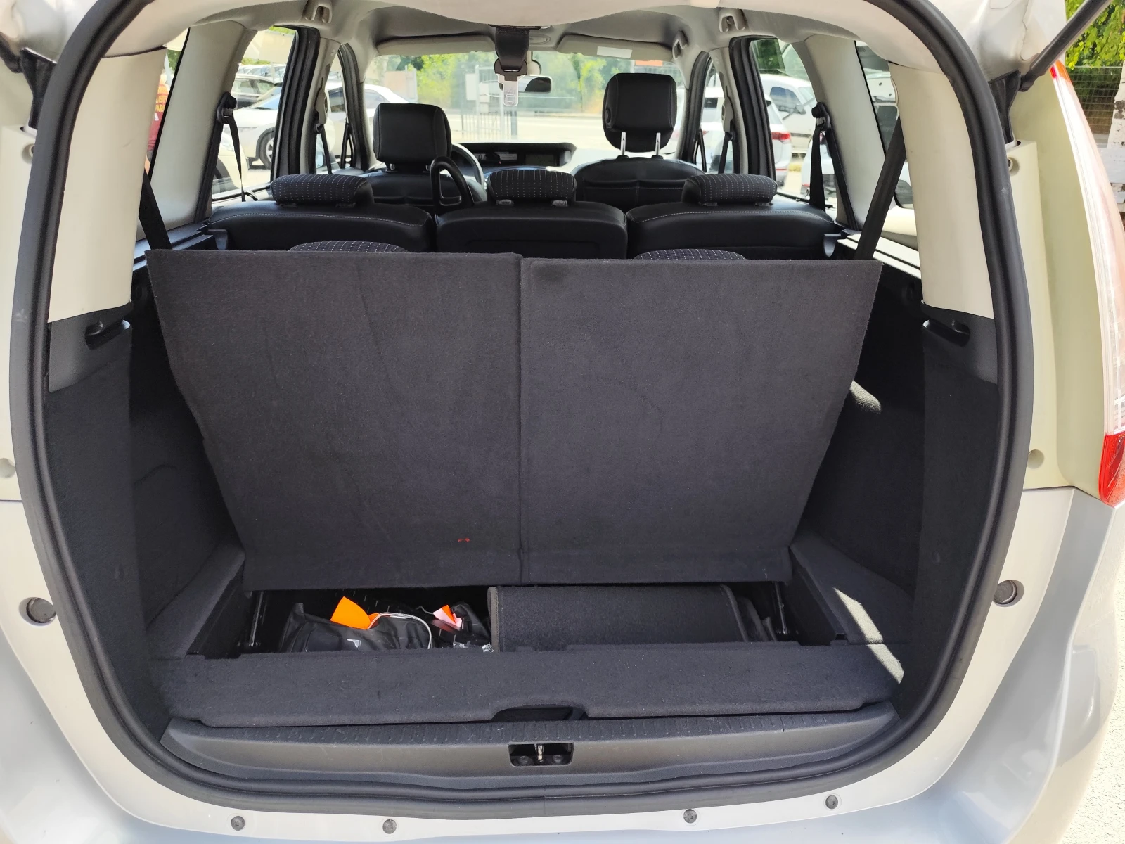 Renault Scenic 1.5DCi* 7 МЕСТА* 6 СКОРОСТИ* NAVI* EURO5A*  - изображение 10