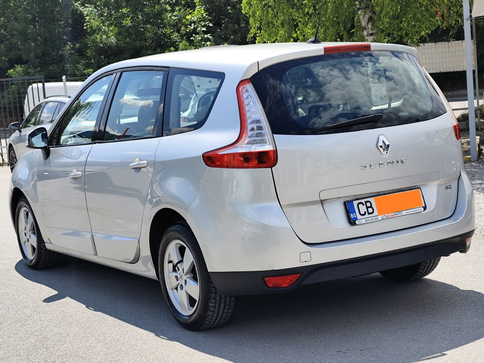 Renault Scenic 1.5DCi* 7 МЕСТА* 6 СКОРОСТИ* NAVI* EURO5A*  - изображение 6