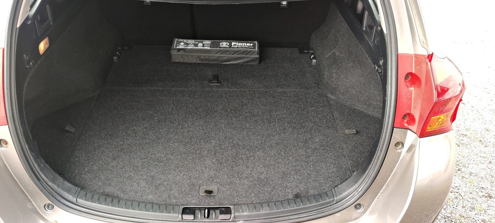 Toyota Auris 1.4 D-4D, снимка 16 - Автомобили и джипове - 53812342