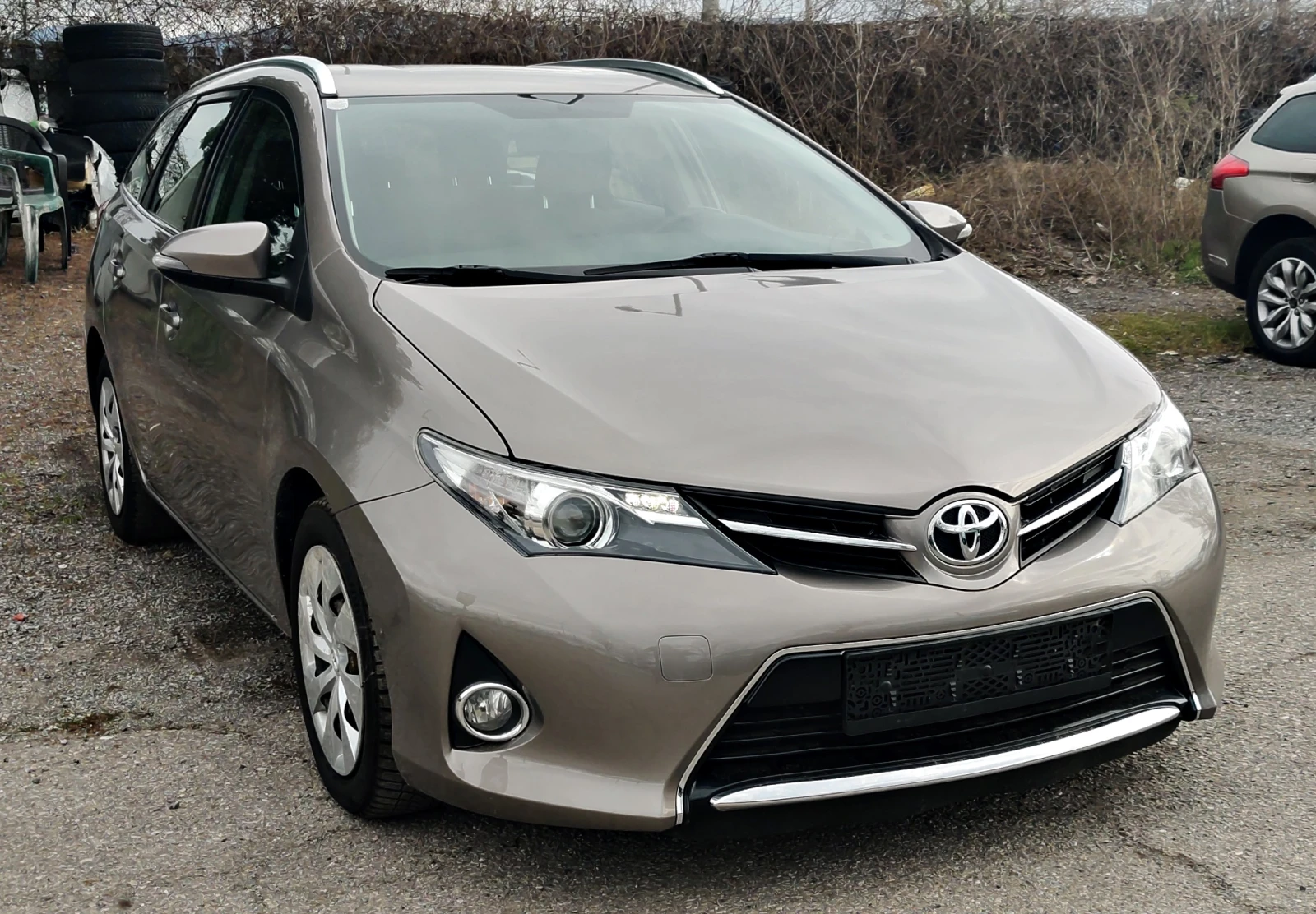 Toyota Auris 1.4 D-4D, снимка 7 - Автомобили и джипове - 53812342
