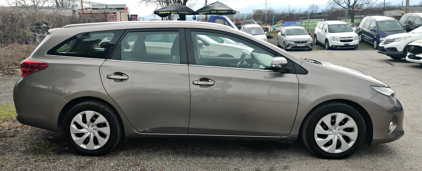 Toyota Auris 1.4 D-4D, снимка 6 - Автомобили и джипове - 53812342