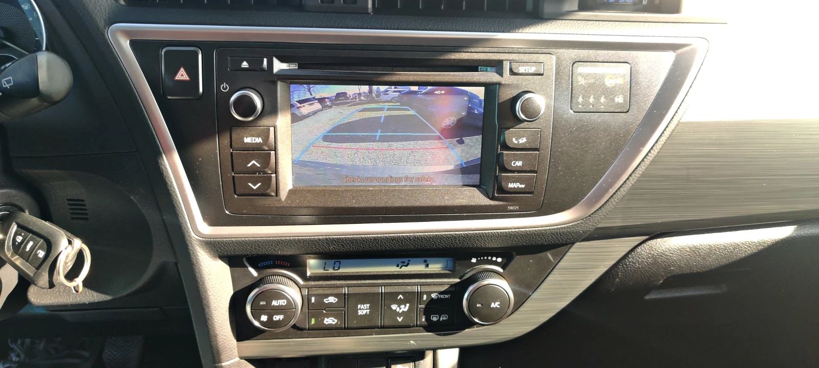 Toyota Auris 1.4 D-4D, снимка 6 - Автомобили и джипове - 53812342