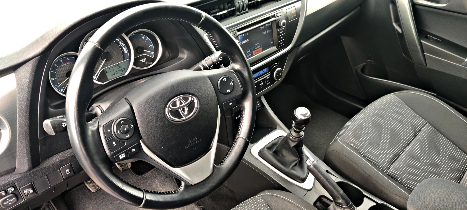 Toyota Auris 1.4 D-4D, снимка 8 - Автомобили и джипове - 53812342