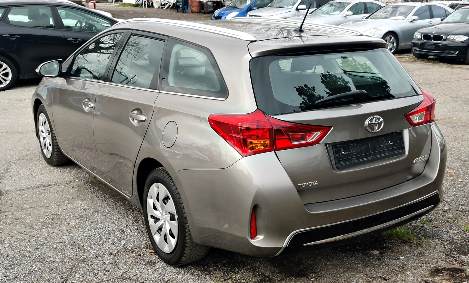Toyota Auris 1.4 D-4D, снимка 3 - Автомобили и джипове - 53812342