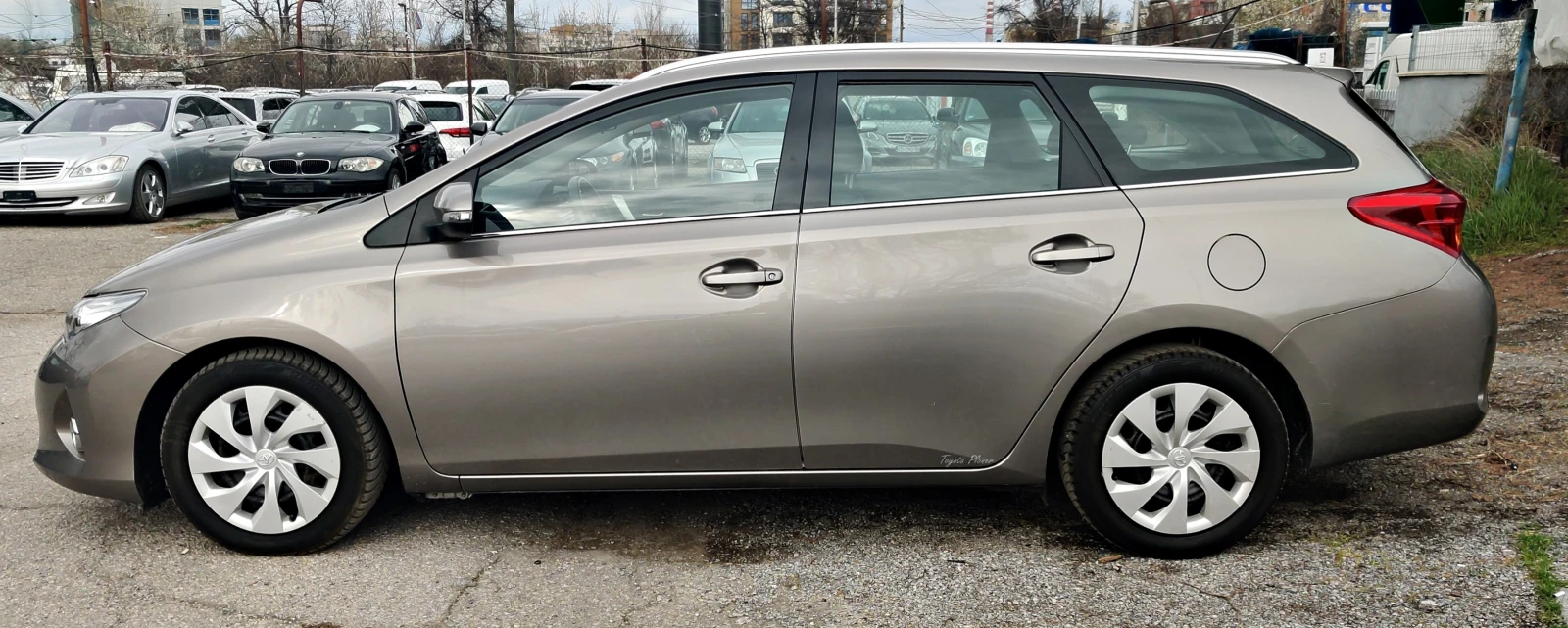 Toyota Auris 1.4 D-4D, снимка 2 - Автомобили и джипове - 53812342