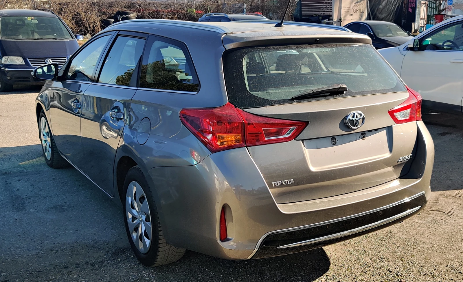 Toyota Auris 1.4 D-4D, снимка 2 - Автомобили и джипове - 53812342