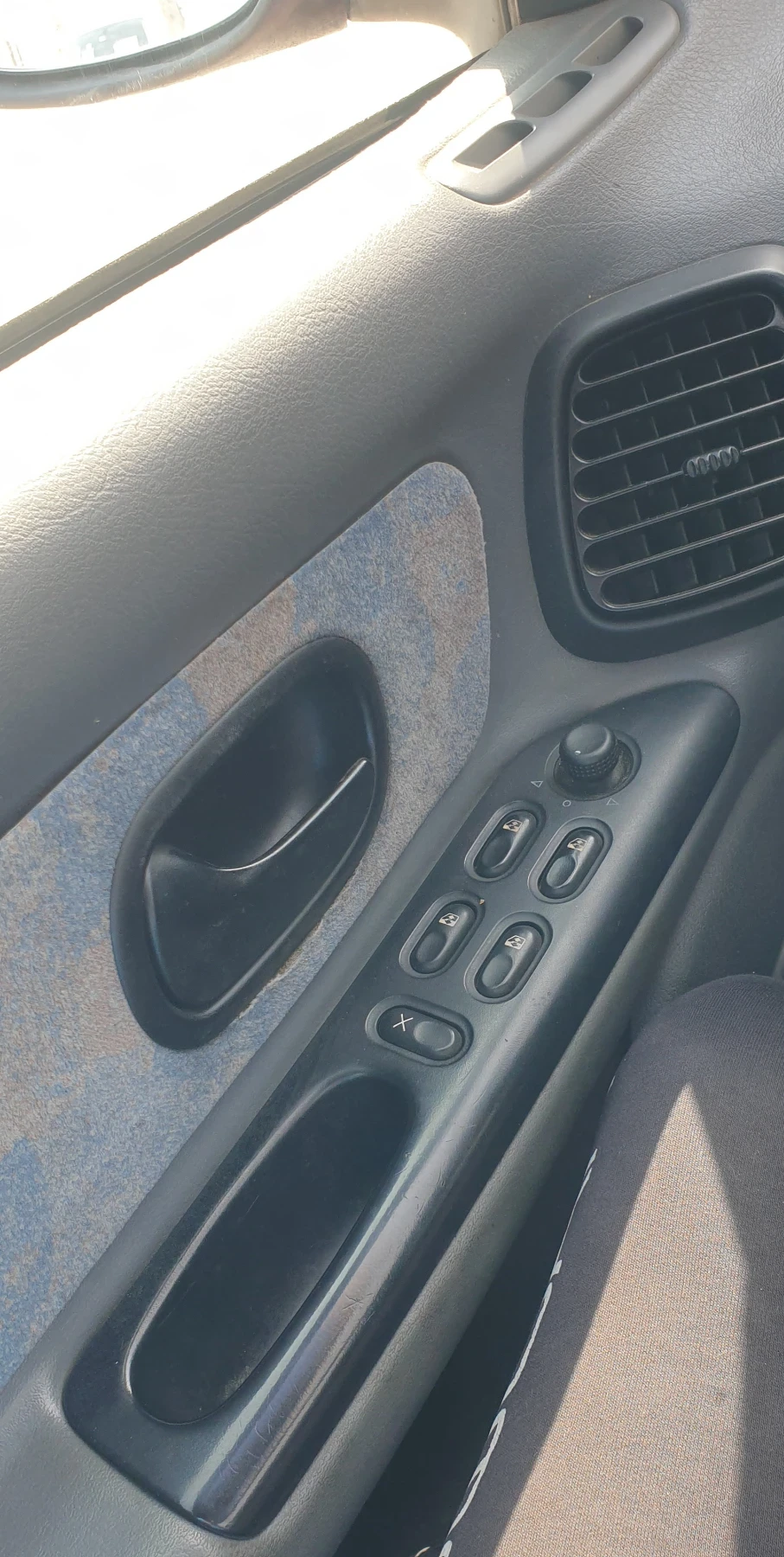 Renault Laguna Бензин/Газ, снимка 10 - Автомобили и джипове - 53880311