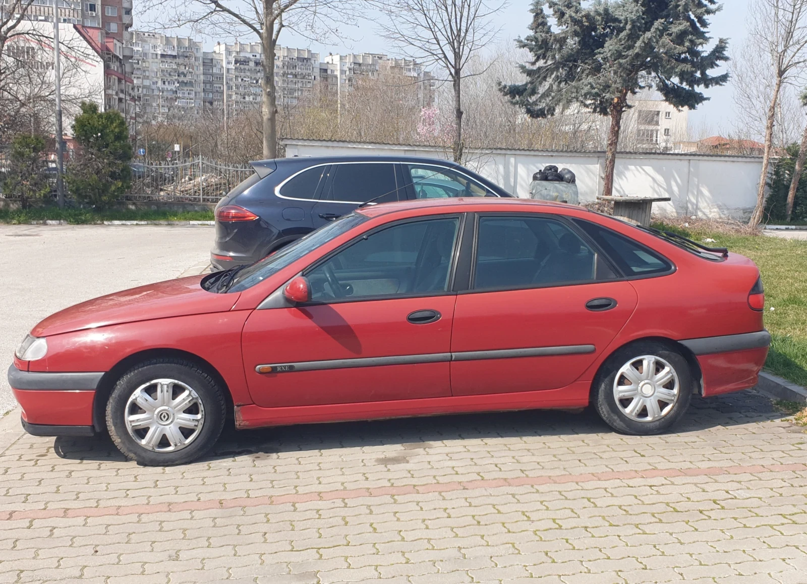 Renault Laguna Бензин/Газ, снимка 3 - Автомобили и джипове - 53880311
