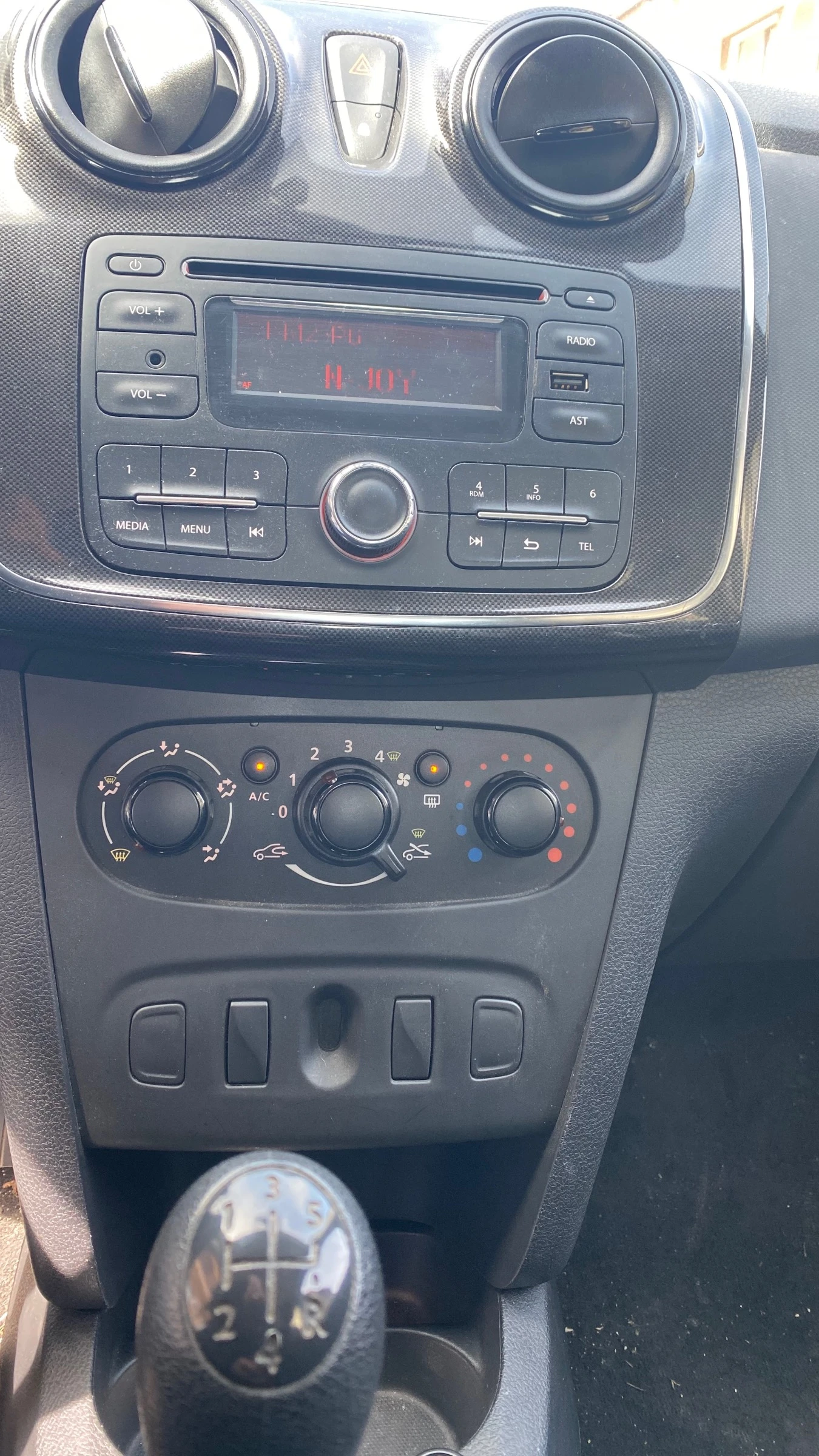 Dacia Logan N1, снимка 12 - Автомобили и джипове - 54247279