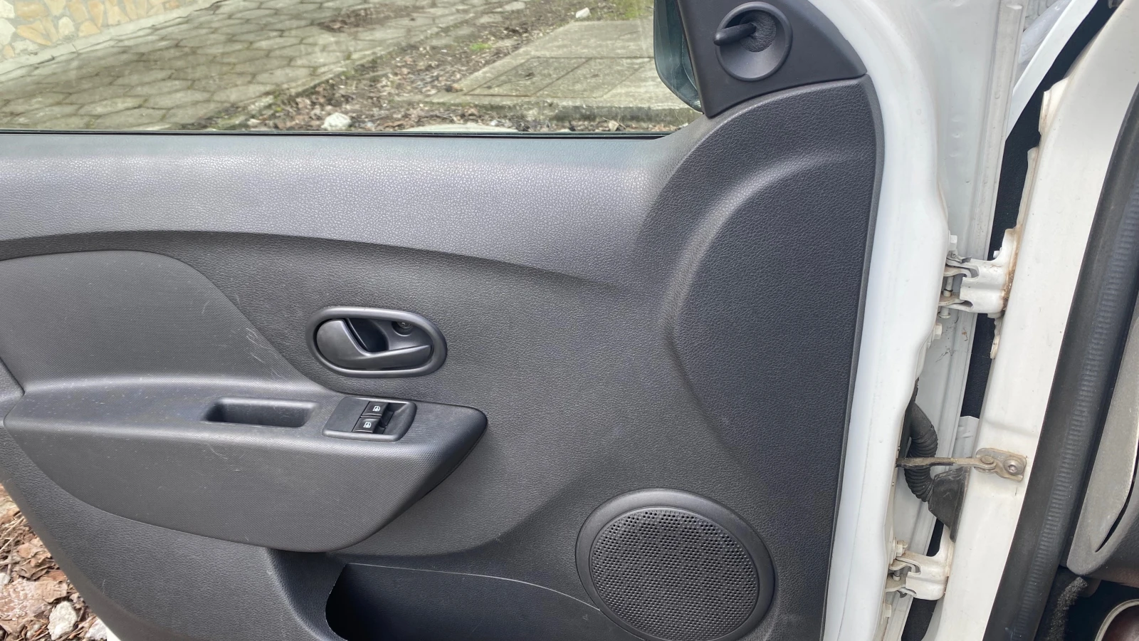 Dacia Logan N1, снимка 11 - Автомобили и джипове - 54247279