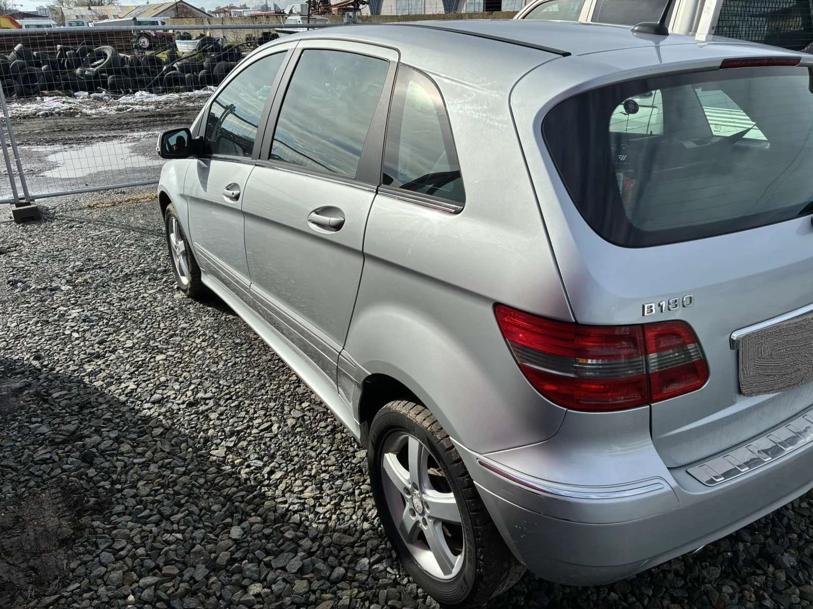 Mercedes-Benz B 180, снимка 5 - Автомобили и джипове - 54024936