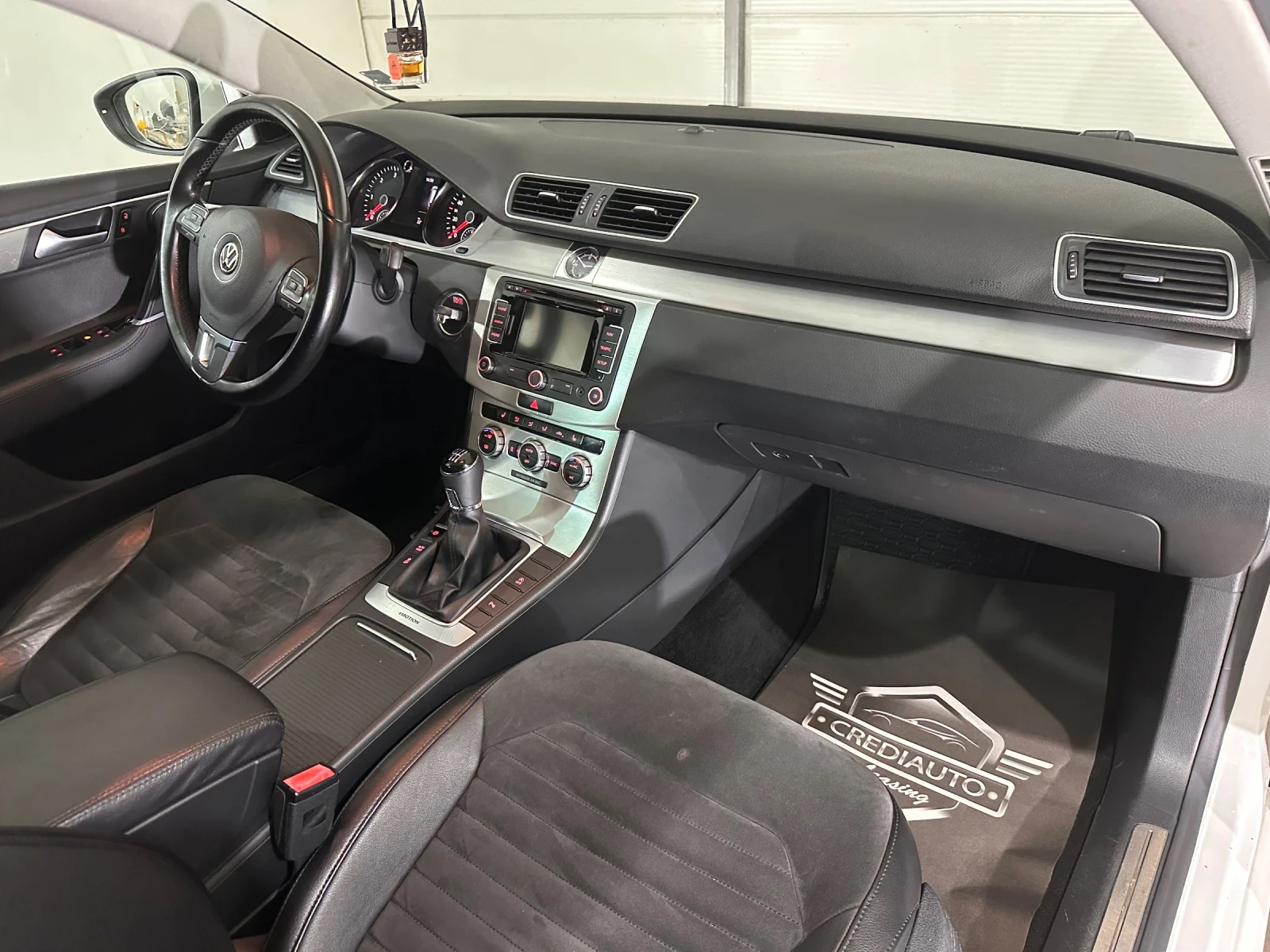 VW Passat LED* Navi* Pano* 4 motion, снимка 9 - Автомобили и джипове - 54264162