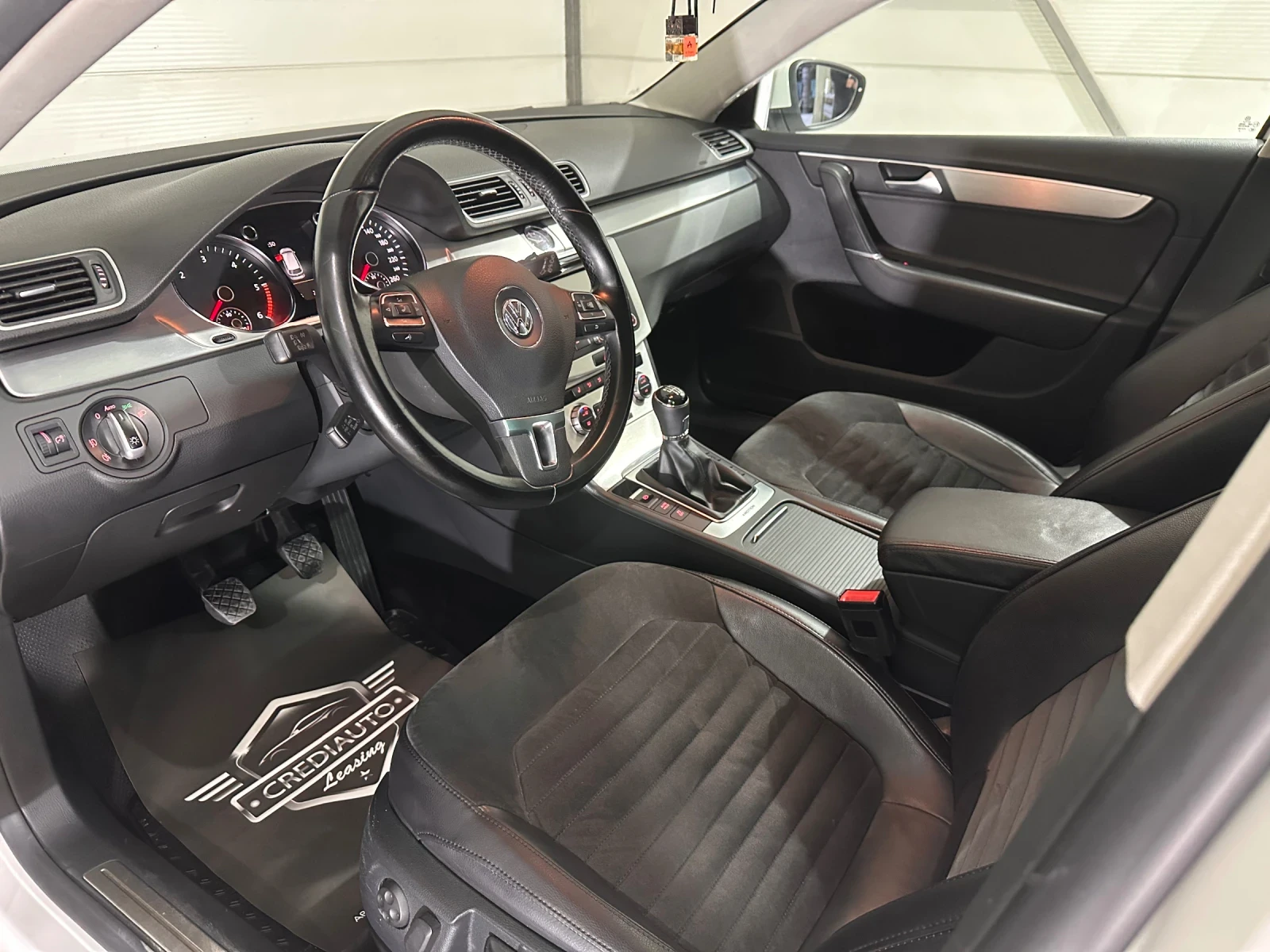 VW Passat LED* Navi* Pano* 4 motion, снимка 7 - Автомобили и джипове - 54264162