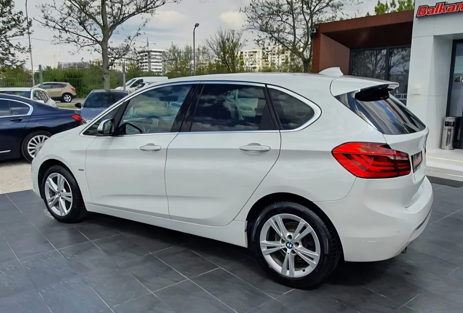 BMW 2 Active Tourer 218d Lyxury, снимка 3 - Автомобили и джипове - 54387659