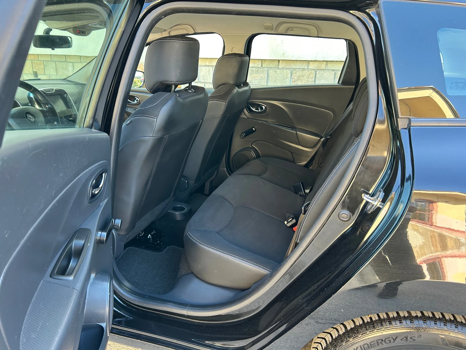 Renault Clio 1.5DCI LED НАВИ, снимка 12 - Автомобили и джипове - 54428645