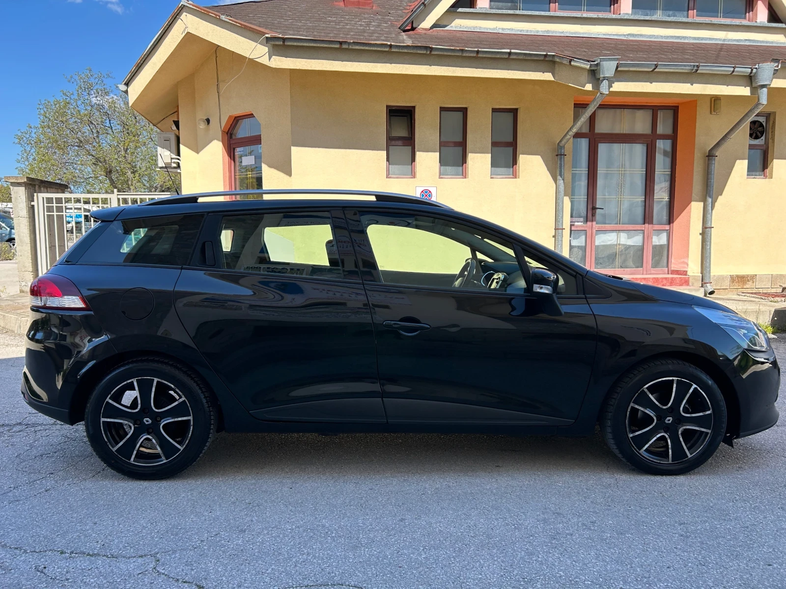 Renault Clio 1.5DCI LED НАВИ, снимка 4 - Автомобили и джипове - 54428645
