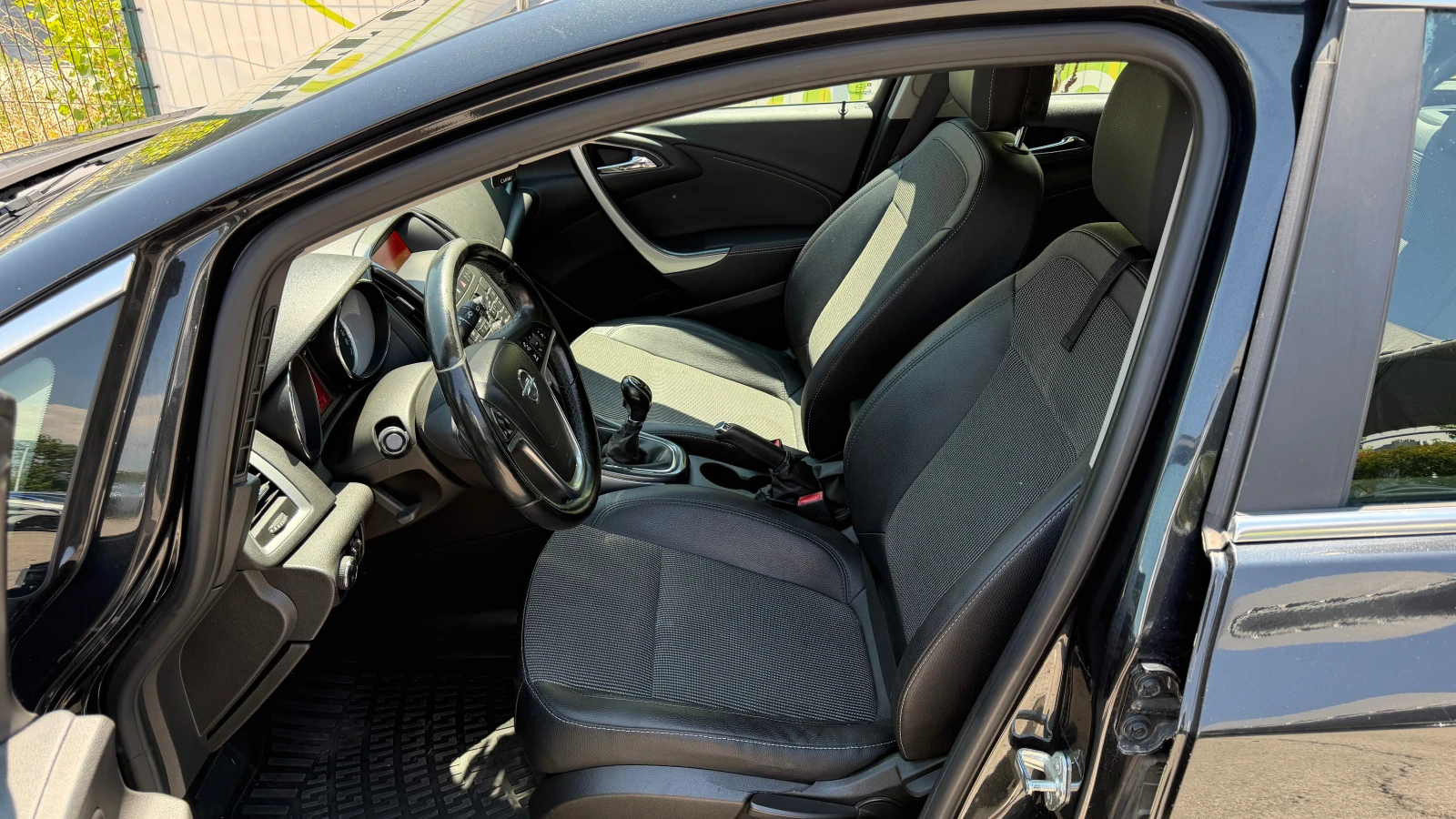 Opel Astra Caravan 1.7 CDTI, снимка 9 - Автомобили и джипове - 55310888