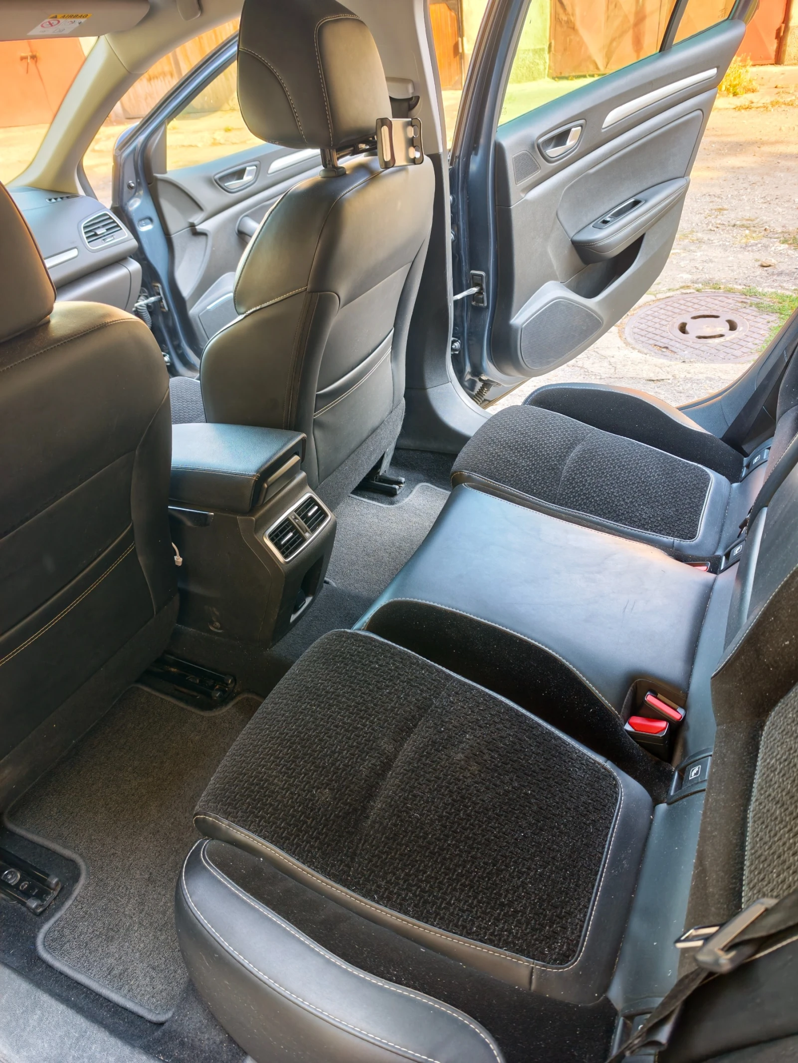 Renault Megane Sedan, снимка 12 - Автомобили и джипове - 55885971
