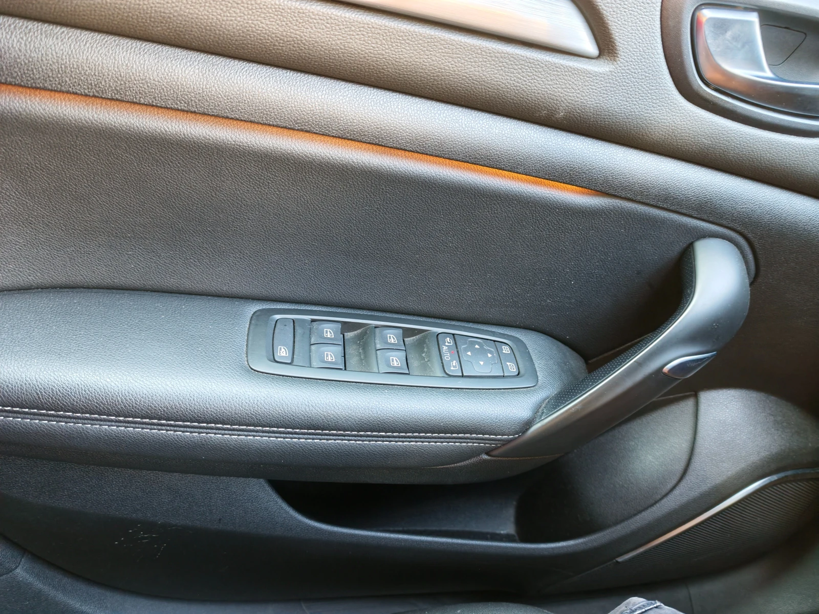 Renault Megane Sedan, снимка 7 - Автомобили и джипове - 55885971