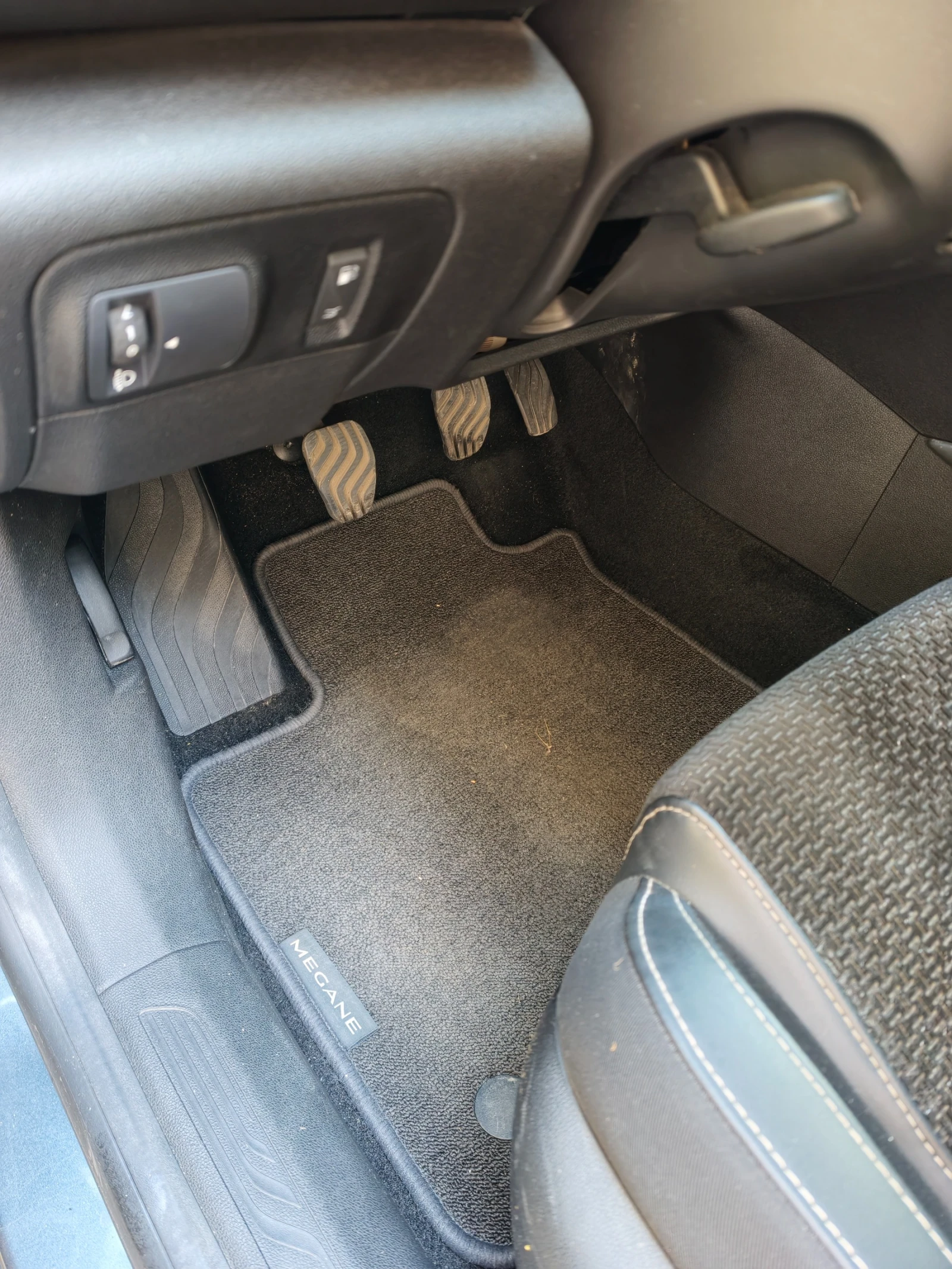 Renault Megane Sedan, снимка 5 - Автомобили и джипове - 55885971