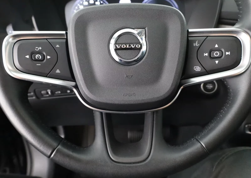 Volvo XC40 T5/INSCRIPTION/261HP/360CAM/MEMO/PANO/LED/H&K/646f, снимка 11 - Автомобили и джипове - 51482768