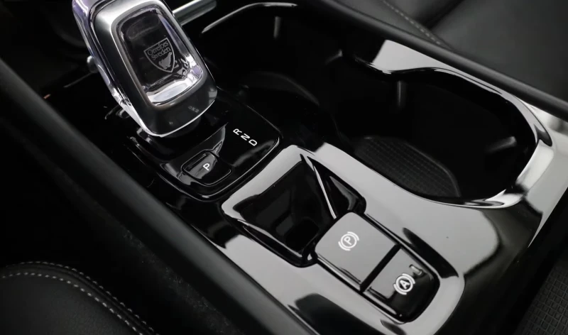 Volvo XC40 T5/INSCRIPTION/261HP/360CAM/MEMO/PANO/LED/H&K/646f, снимка 14 - Автомобили и джипове - 51482768