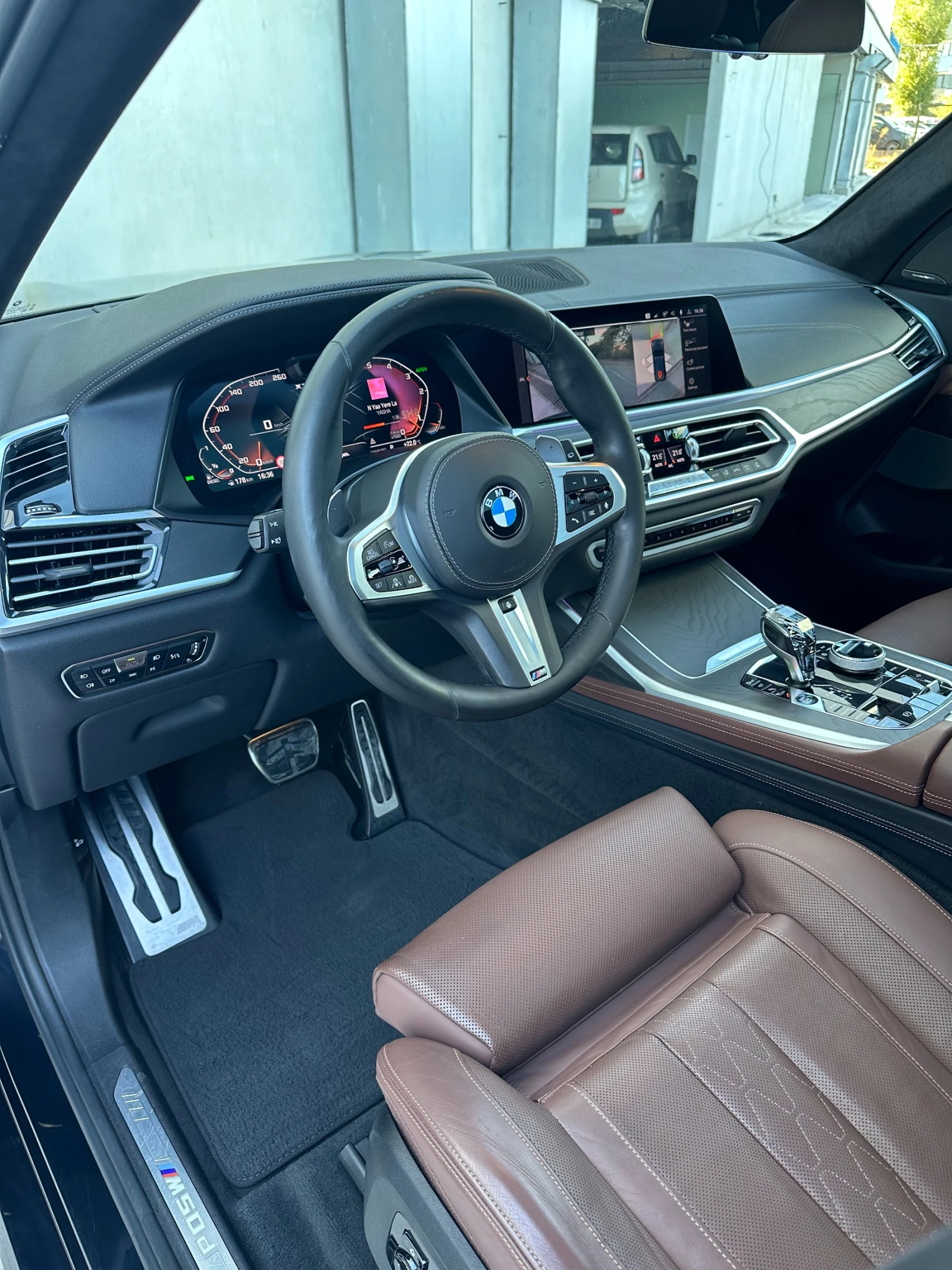 BMW X7 M50d xDrive от БГ - изображение 4