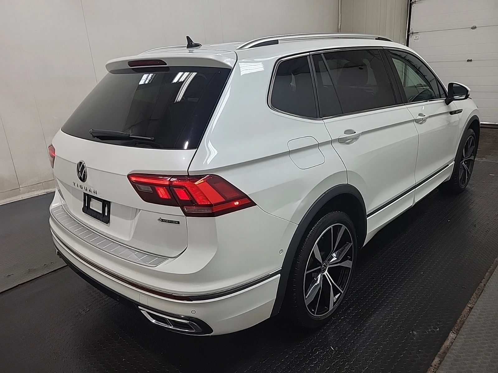VW Tiguan * R-LINE* CARFAX * БЕЗ ПЪРВОНАЧАЛНА ВНОСКА - изображение 6