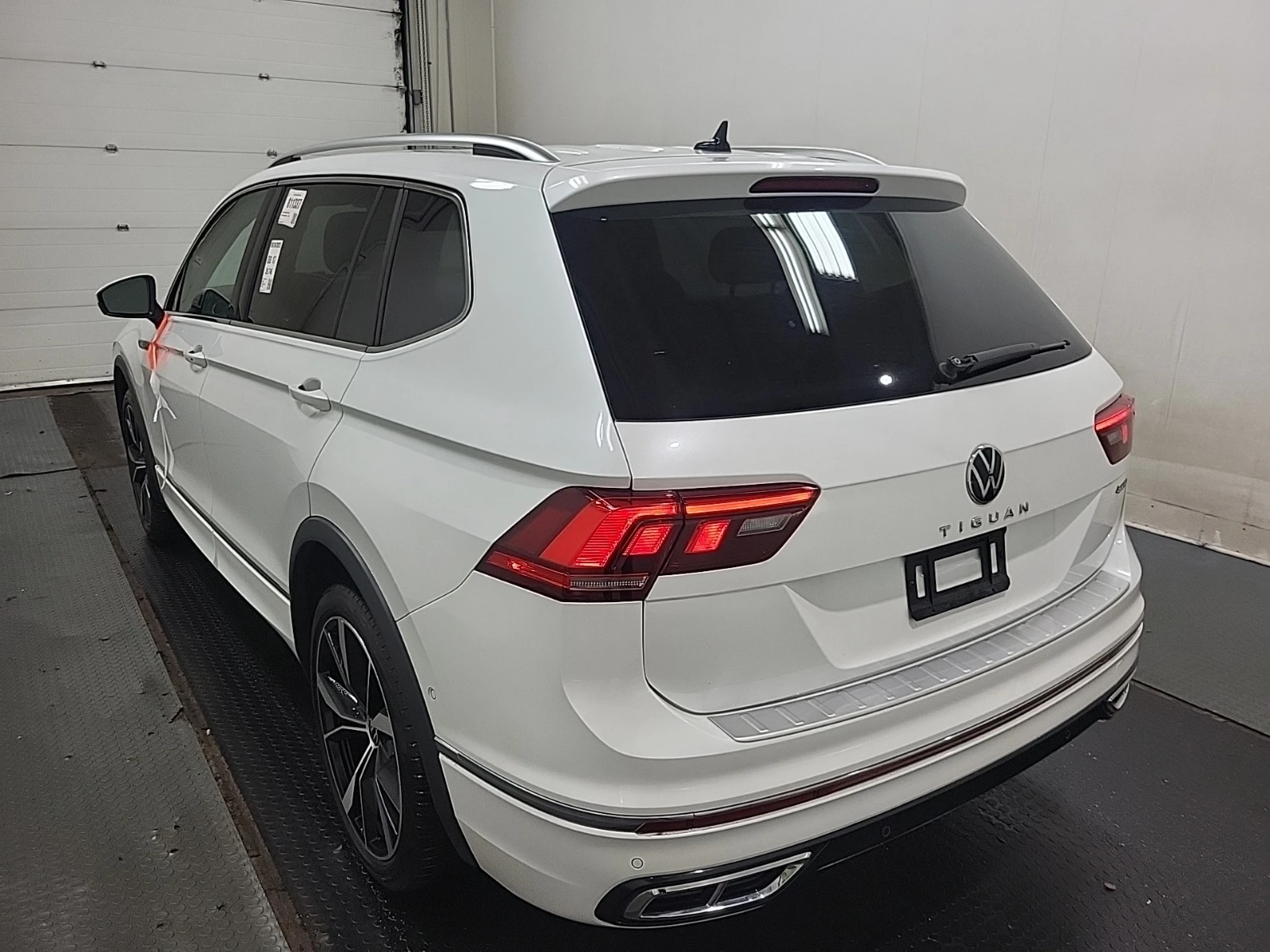 VW Tiguan * R-LINE* CARFAX * БЕЗ ПЪРВОНАЧАЛНА ВНОСКА - изображение 4