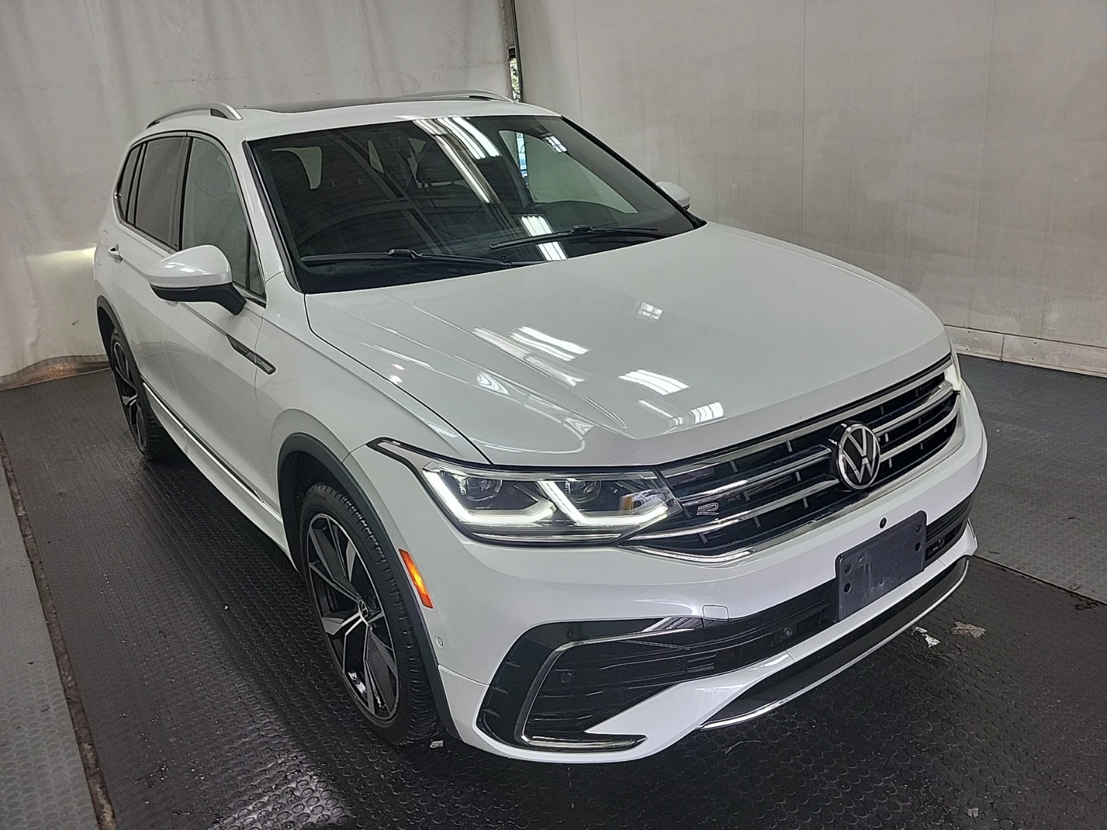 VW Tiguan * R-LINE* CARFAX * БЕЗ ПЪРВОНАЧАЛНА ВНОСКА - изображение 3