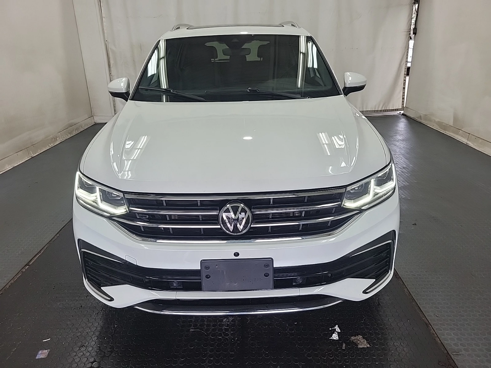 VW Tiguan * R-LINE* CARFAX * БЕЗ ПЪРВОНАЧАЛНА ВНОСКА - изображение 2