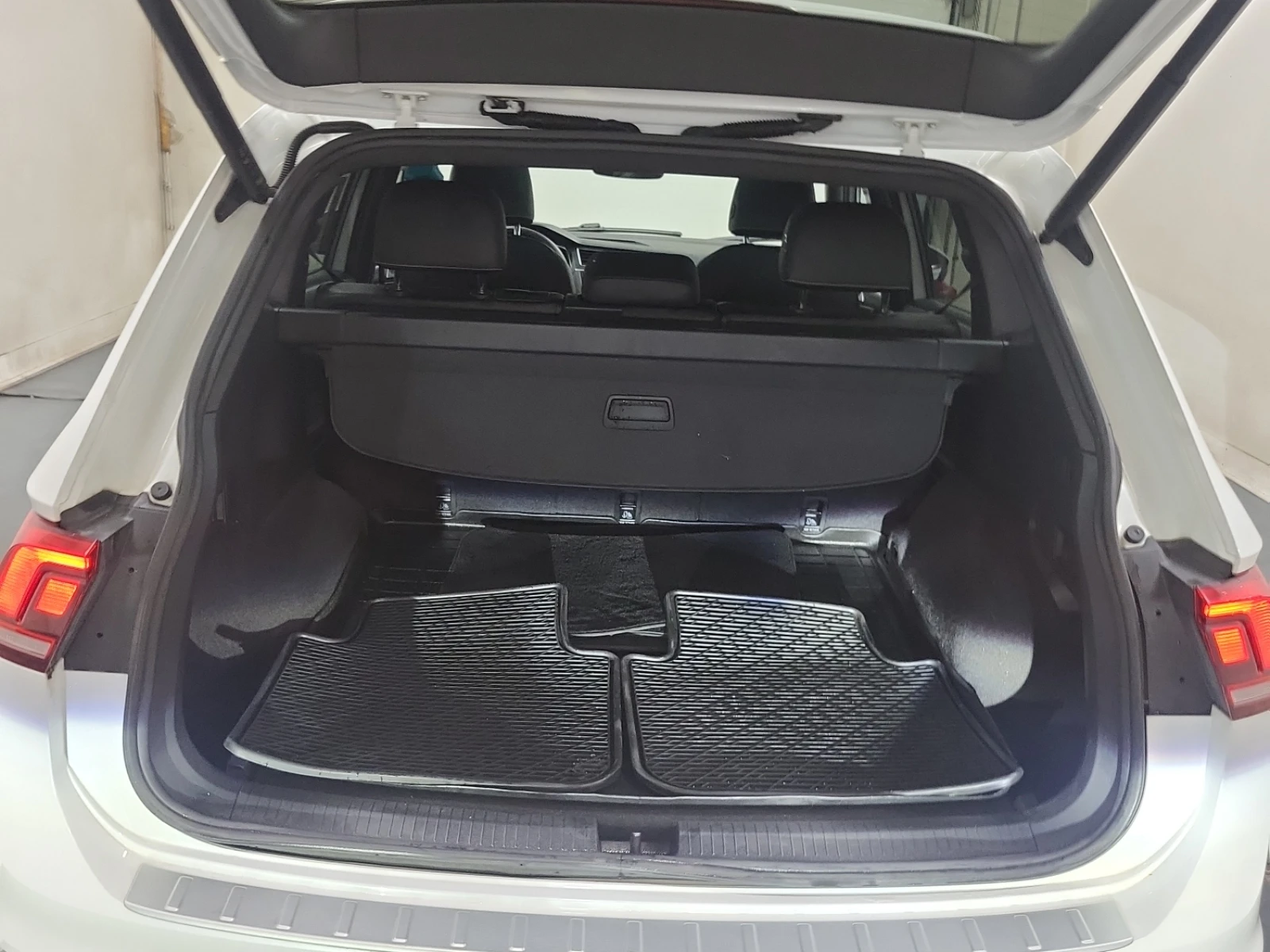 VW Tiguan * R-LINE* CARFAX * БЕЗ ПЪРВОНАЧАЛНА ВНОСКА - изображение 10