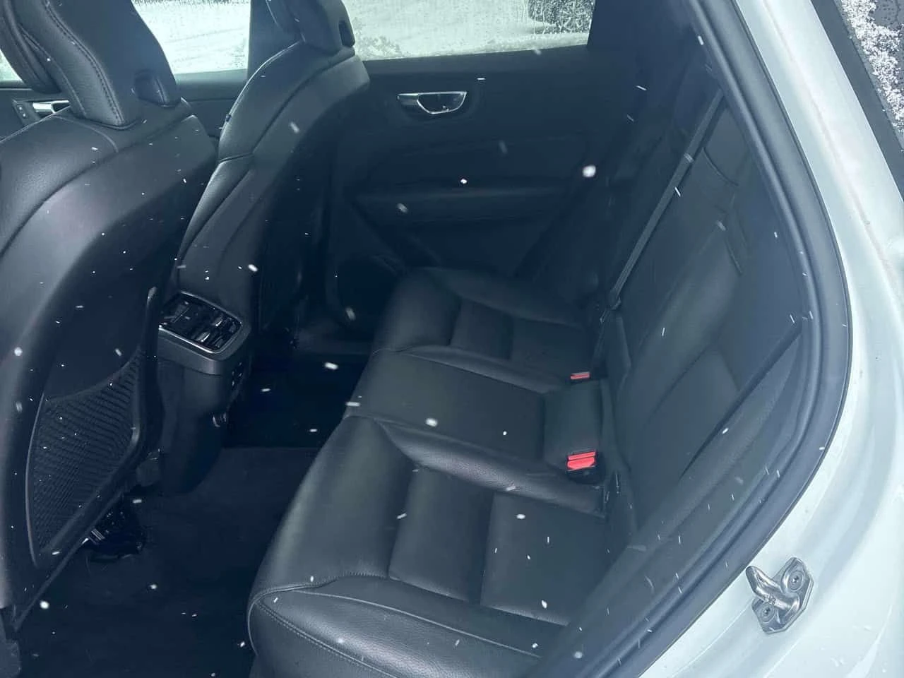 Volvo XC60 Momentum  CARFAX, снимка 17 - Автомобили и джипове - 53977602