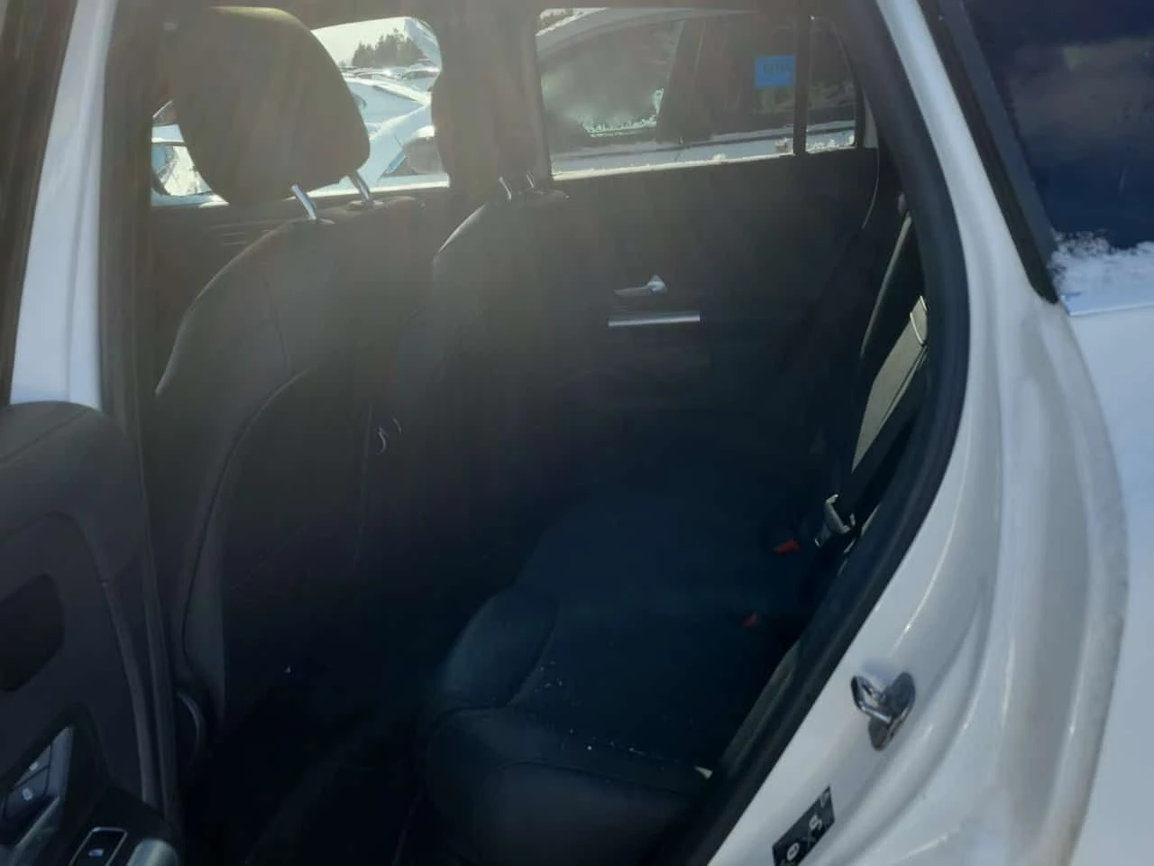 Mercedes-Benz GLA 250  4MATIC| PANORAMA| AMBIENT| CARFAX| , снимка 12 - Автомобили и джипове - 54004626