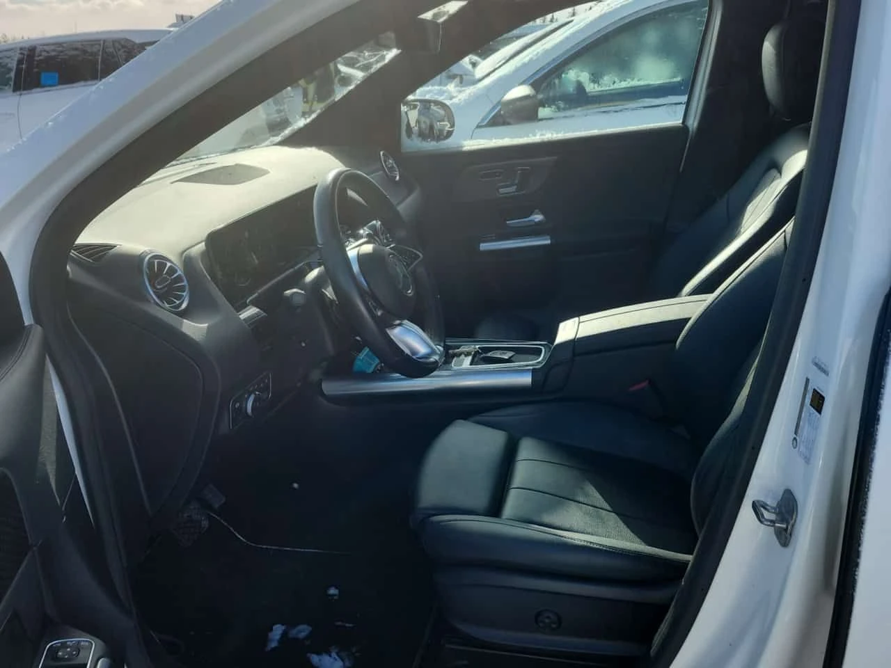 Mercedes-Benz GLA 250  4MATIC| PANORAMA| AMBIENT| CARFAX| , снимка 7 - Автомобили и джипове - 54004626