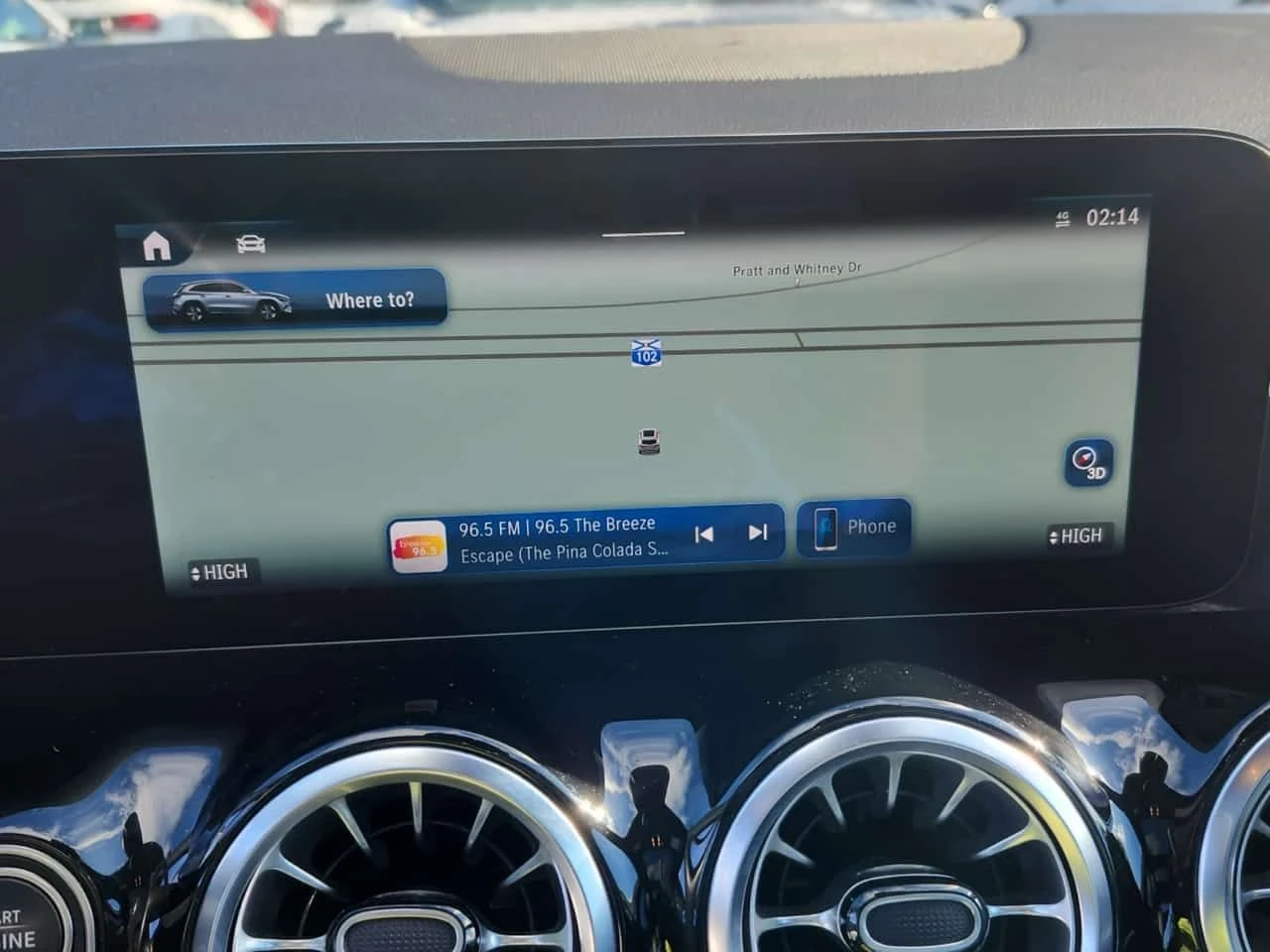 Mercedes-Benz GLA 250  4MATIC| PANORAMA| AMBIENT| CARFAX| , снимка 10 - Автомобили и джипове - 54004626