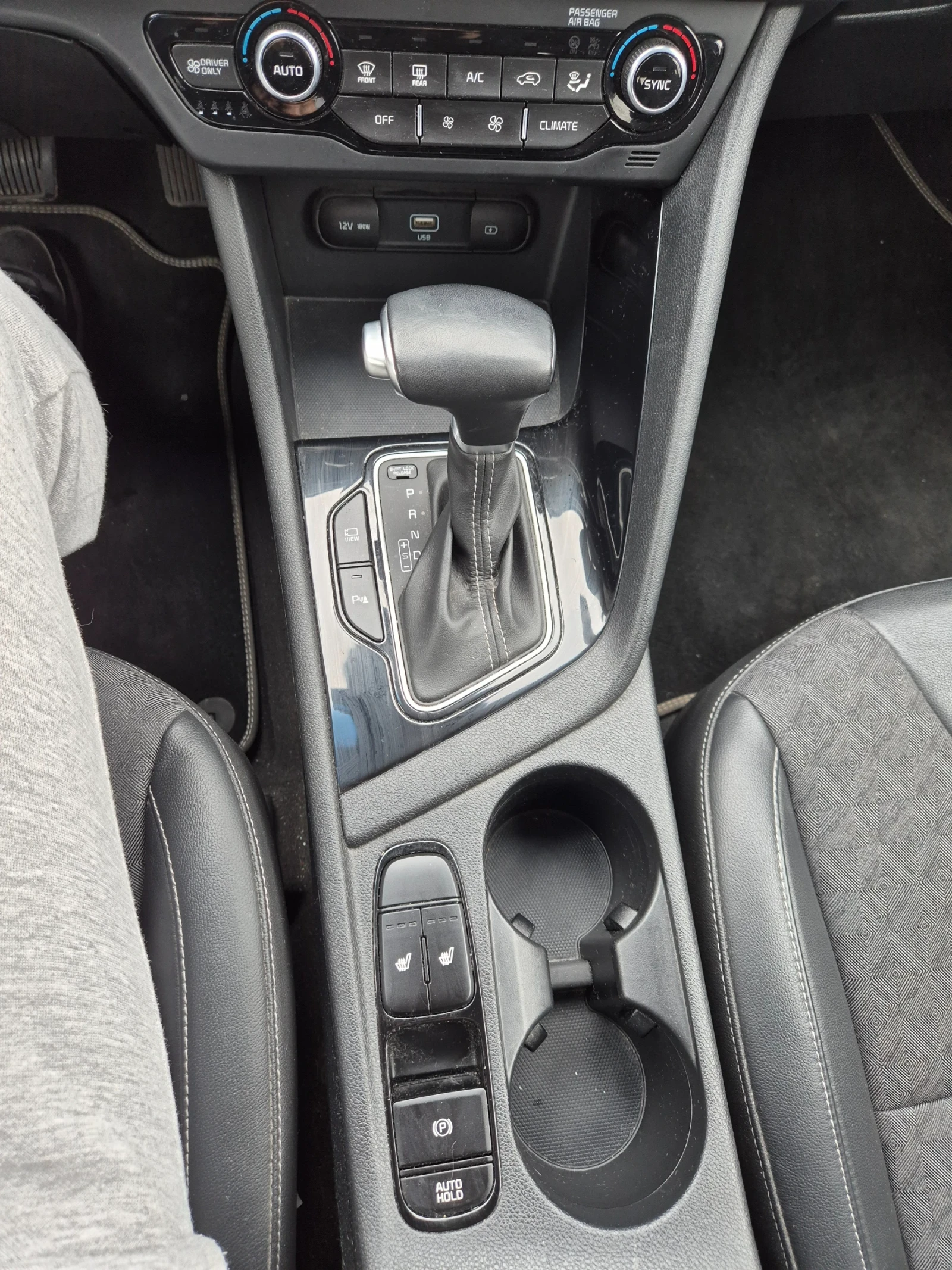 Kia Niro, снимка 10 - Автомобили и джипове - 54042625