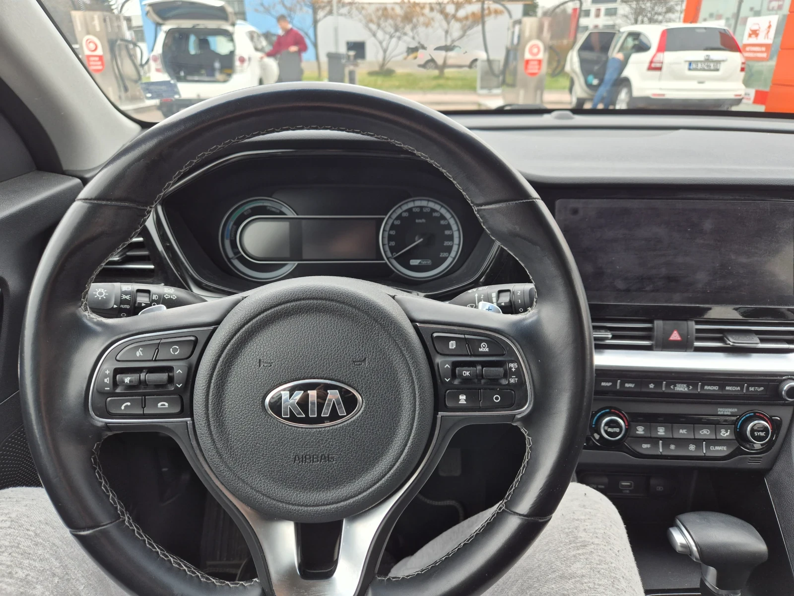 Kia Niro, снимка 7 - Автомобили и джипове - 54042625